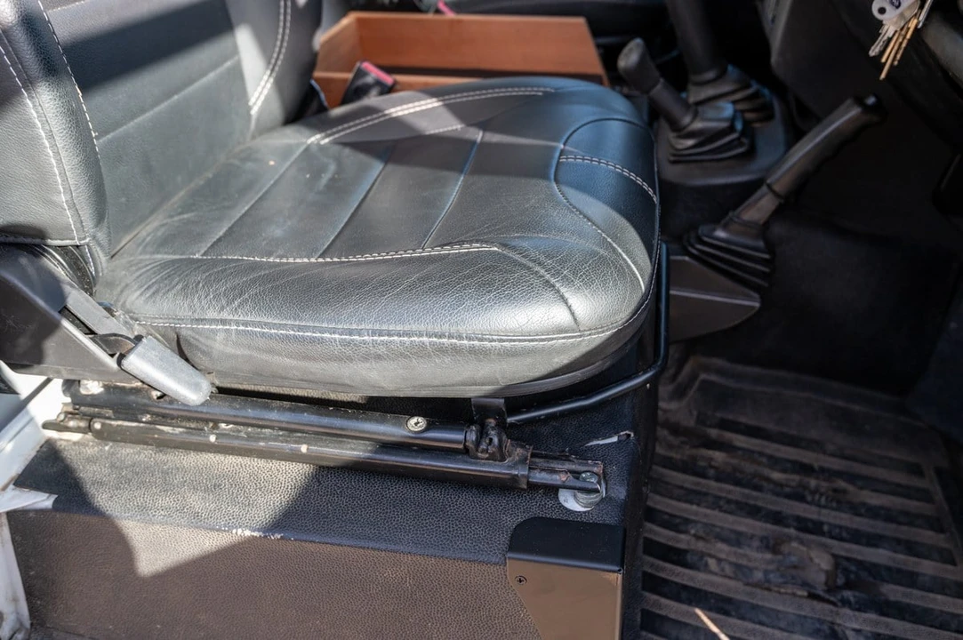 2015 Land Rover Defender 130 - Image 28 of 30