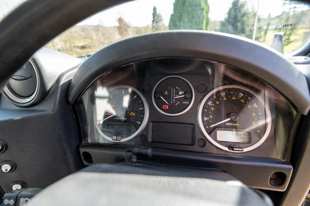 2015 Land Rover Defender 130 - Image 29 of 30
