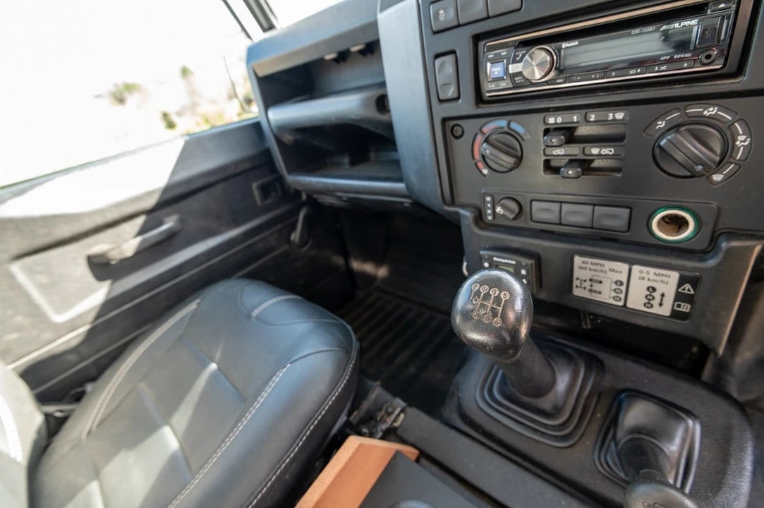 2015 Land Rover Defender 130 - Image 30 of 30