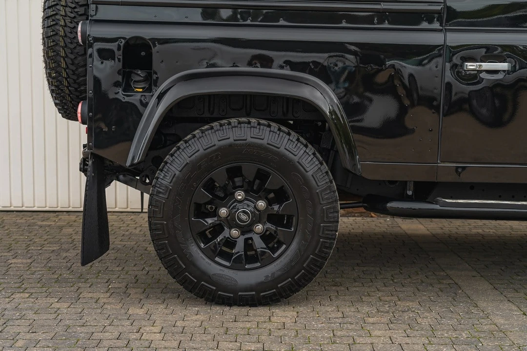2015 Land Rover Defender 90 - Image 8 of 30