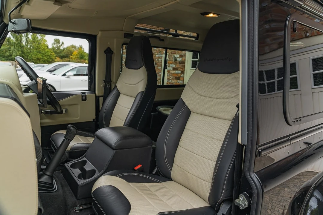 2015 Land Rover Defender 90 - Image 13 of 30