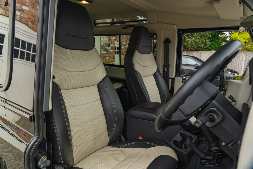 2015 Land Rover Defender 90 - Image 11 of 30
