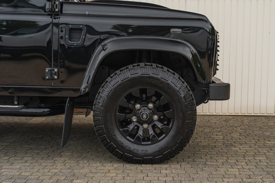 2015 Land Rover Defender 90 - Image 9 of 30