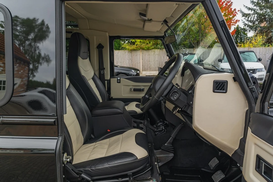 2015 Land Rover Defender 90 - Image 10 of 30