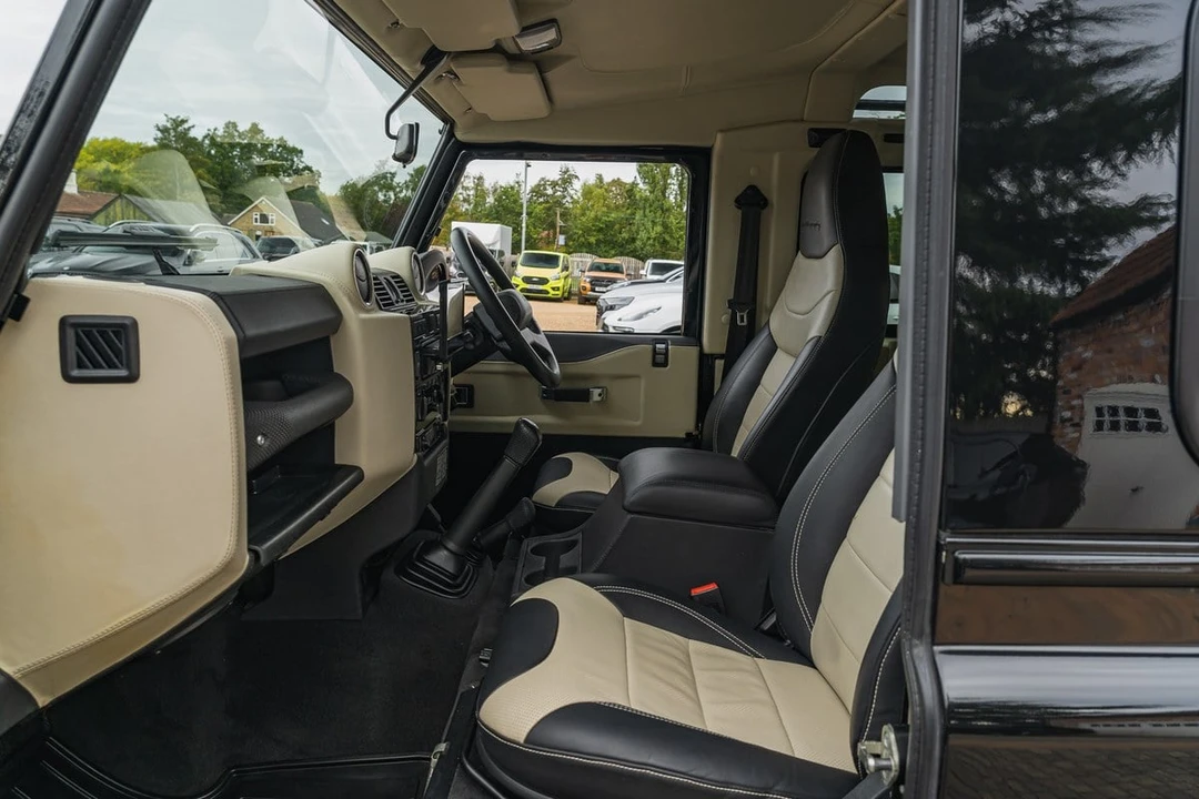 2015 Land Rover Defender 90 - Image 12 of 30