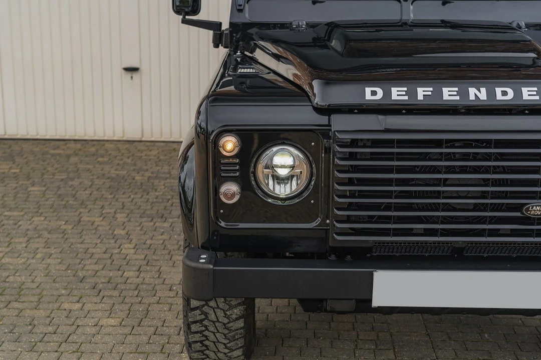 2015 Land Rover Defender 90 - Image 29 of 30
