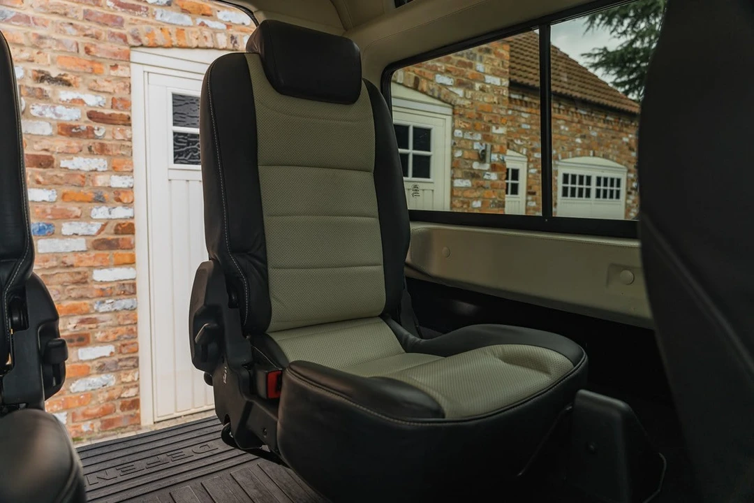 2015 Land Rover Defender 90 - Image 20 of 30