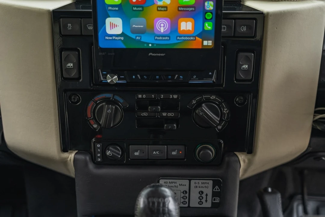 2015 Land Rover Defender 90 - Image 23 of 30