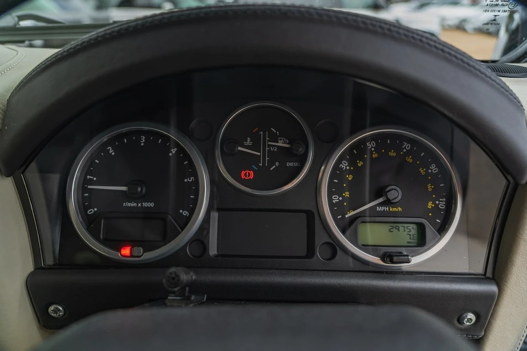 2015 Land Rover Defender 90 - Image 22 of 30