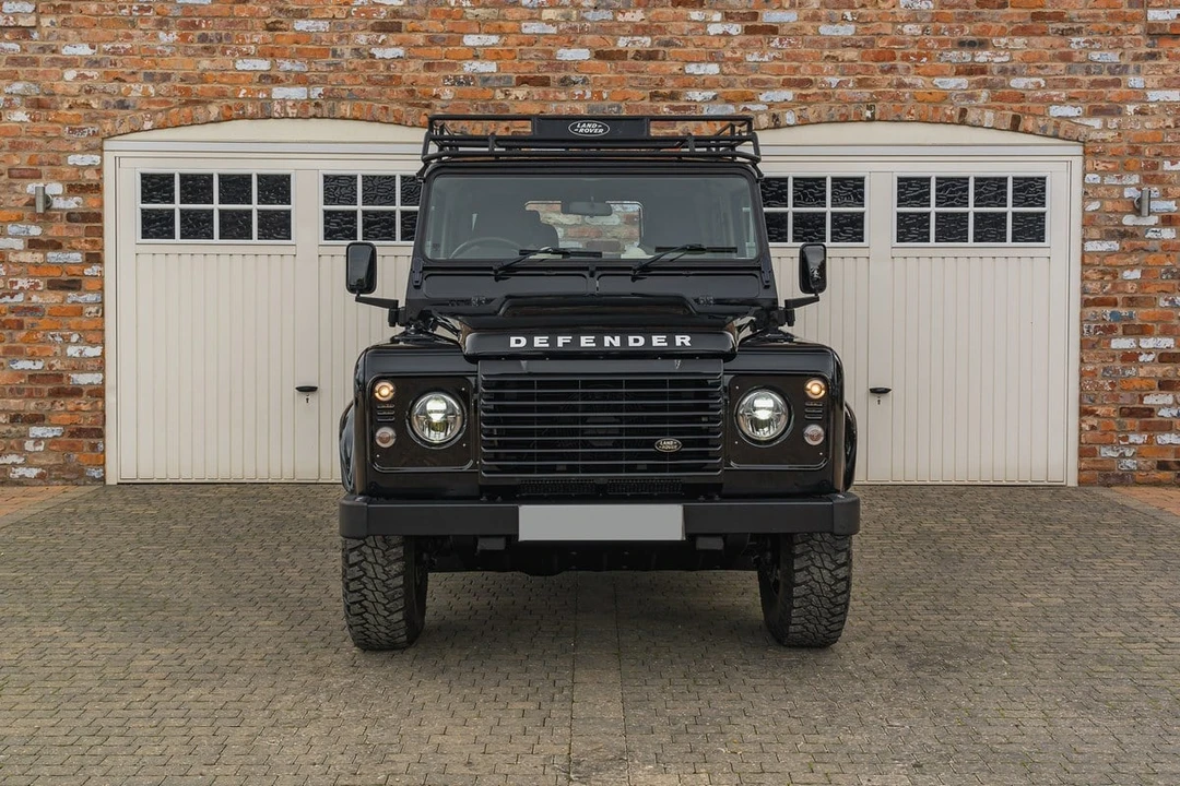 2015 Land Rover Defender 90 - Image 2 of 30