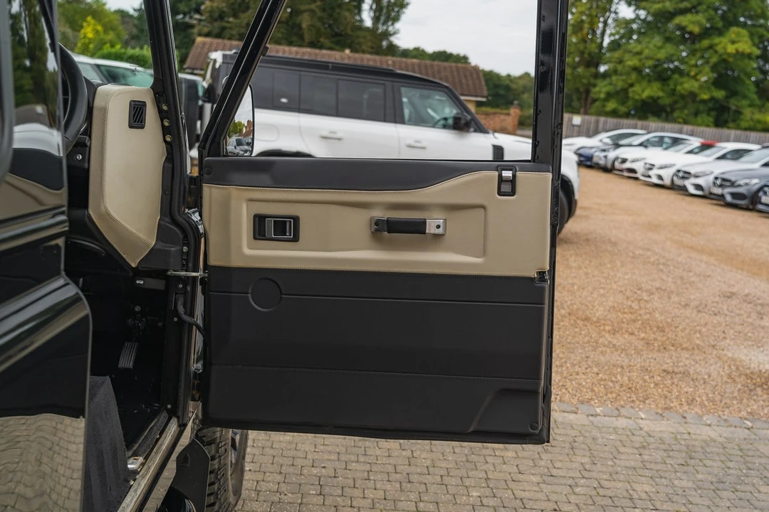 2015 Land Rover Defender 90 - Image 16 of 30