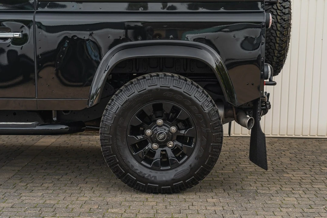 2015 Land Rover Defender 90 - Image 7 of 30