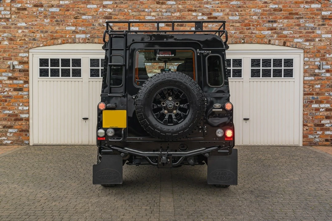 2015 Land Rover Defender 90 - Image 4 of 30