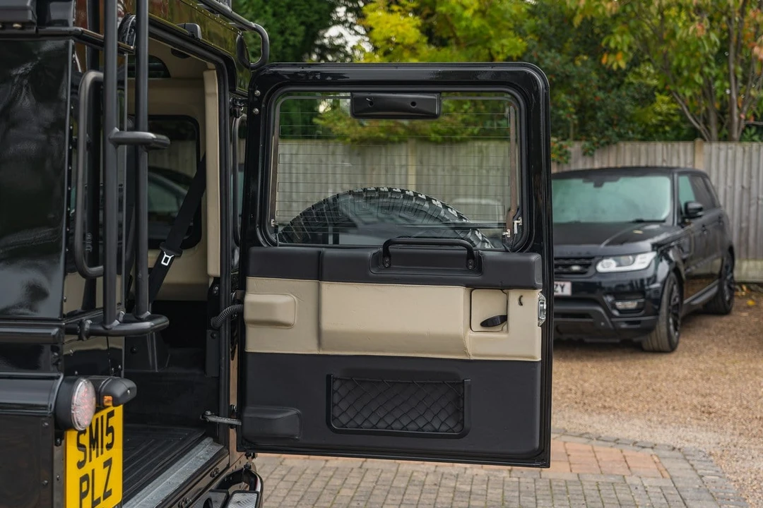 2015 Land Rover Defender 90 - Image 28 of 30