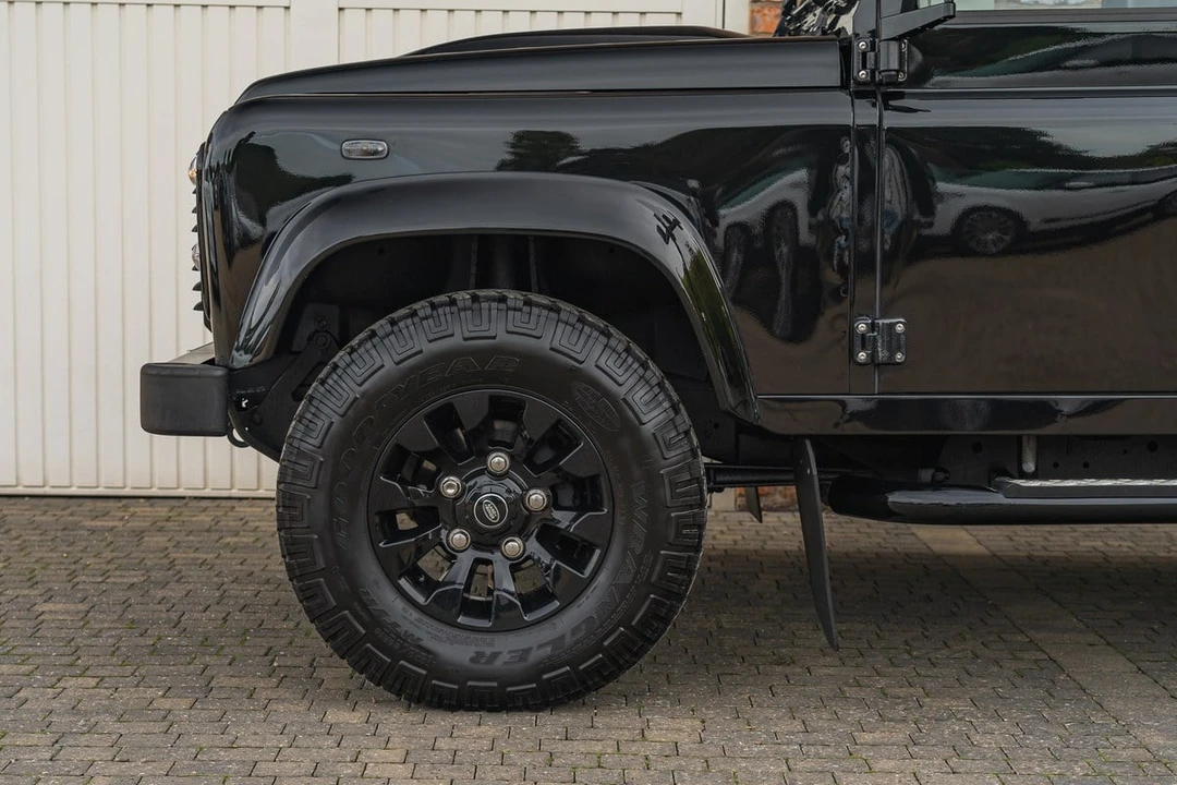 2015 Land Rover Defender 90 - Image 6 of 30