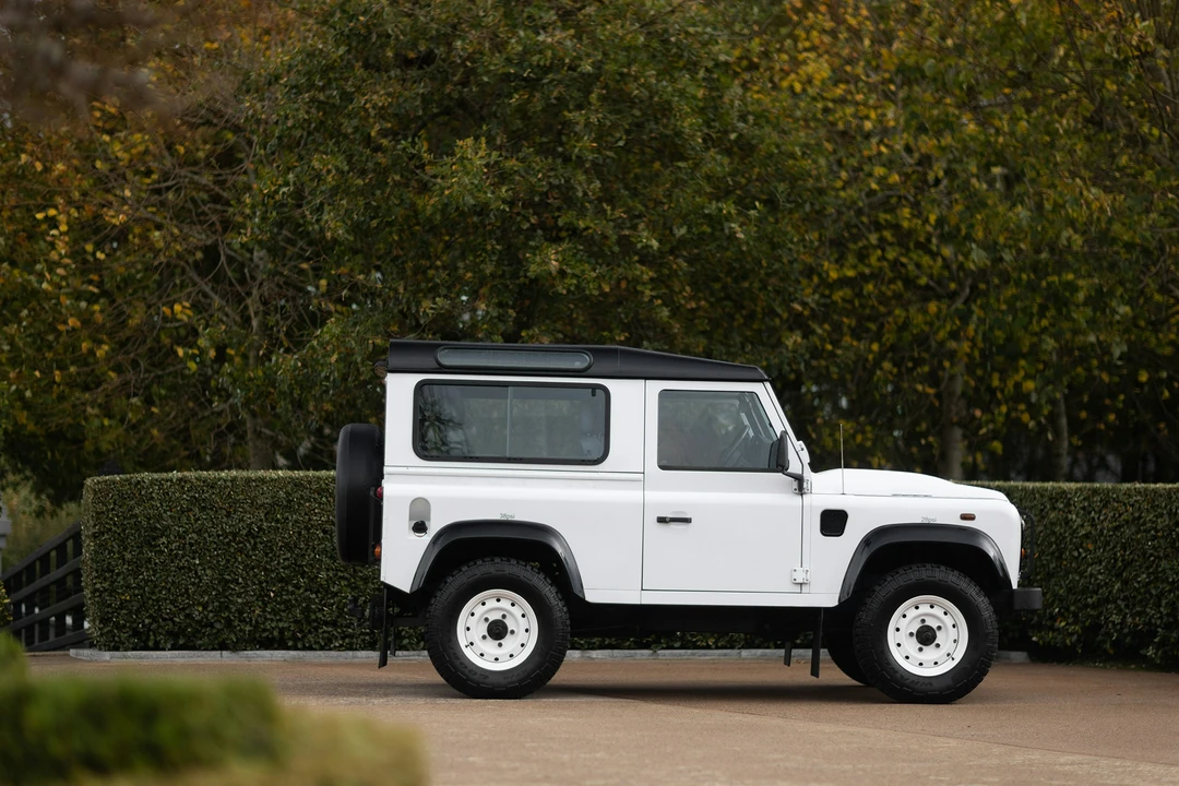 2015 Land Rover Defender 90 - Image 18 of 21