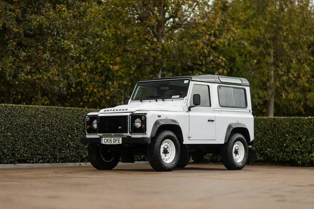 2015 Land Rover Defender 90 - Image 12 of 21