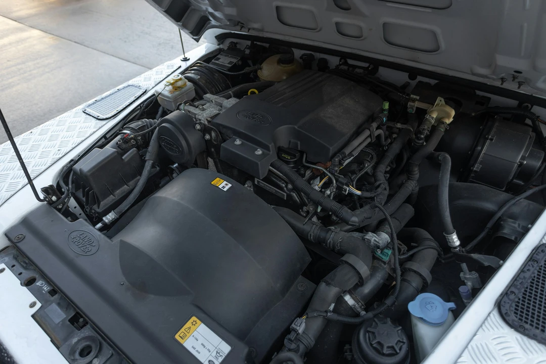 2015 Land Rover Defender 90 - Image 7 of 21