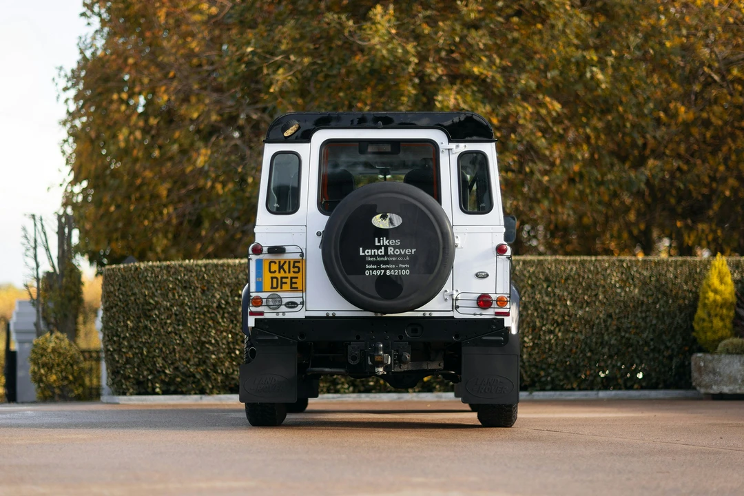 2015 Land Rover Defender 90 - Image 15 of 21