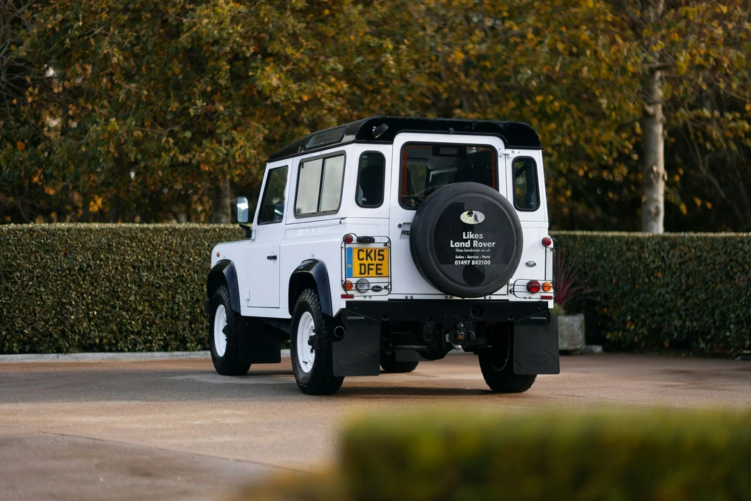 2015 Land Rover Defender 90 - Image 14 of 21