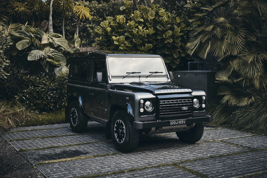 2015 Land Rover Defender 90 - Image 3 of 31