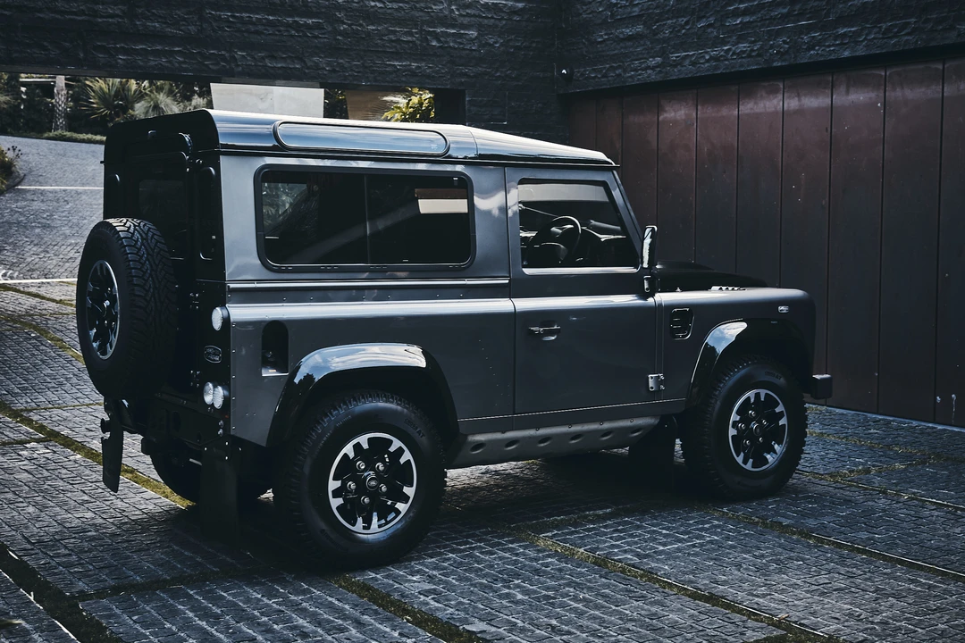 2015 Land Rover Defender 90 - Image 6 of 31