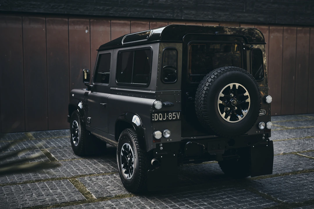 2015 Land Rover Defender 90 - Image 9 of 31