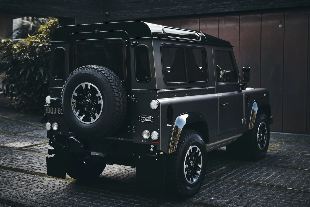 2015 Land Rover Defender 90 - Image 10 of 31