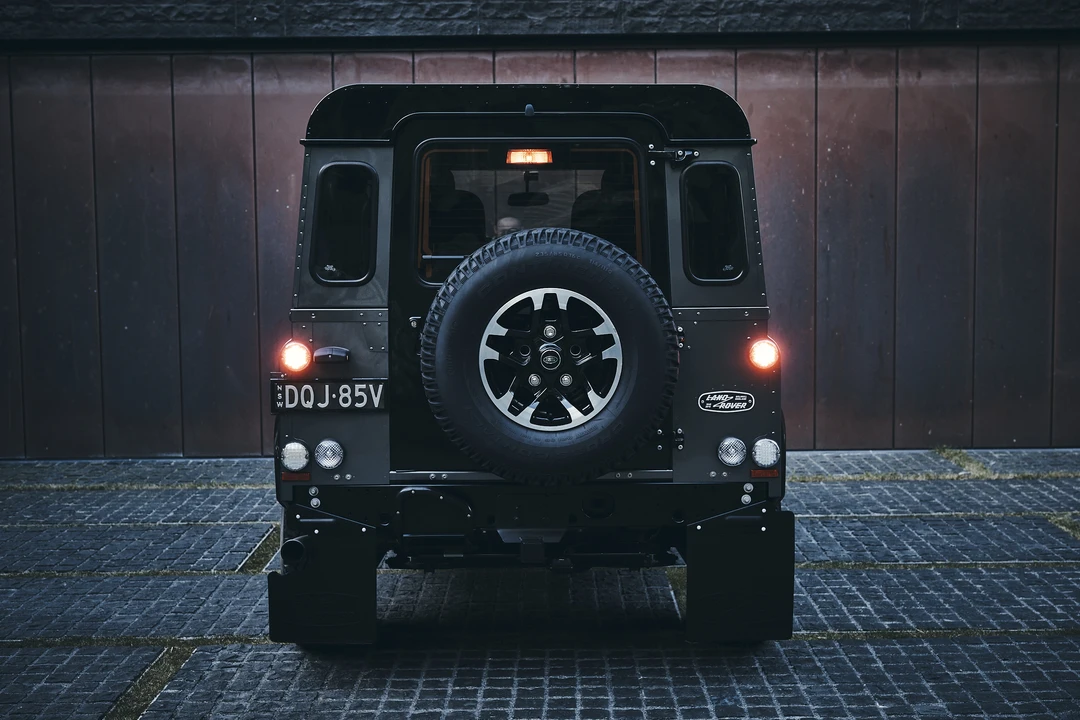 2015 Land Rover Defender 90 - Image 13 of 31