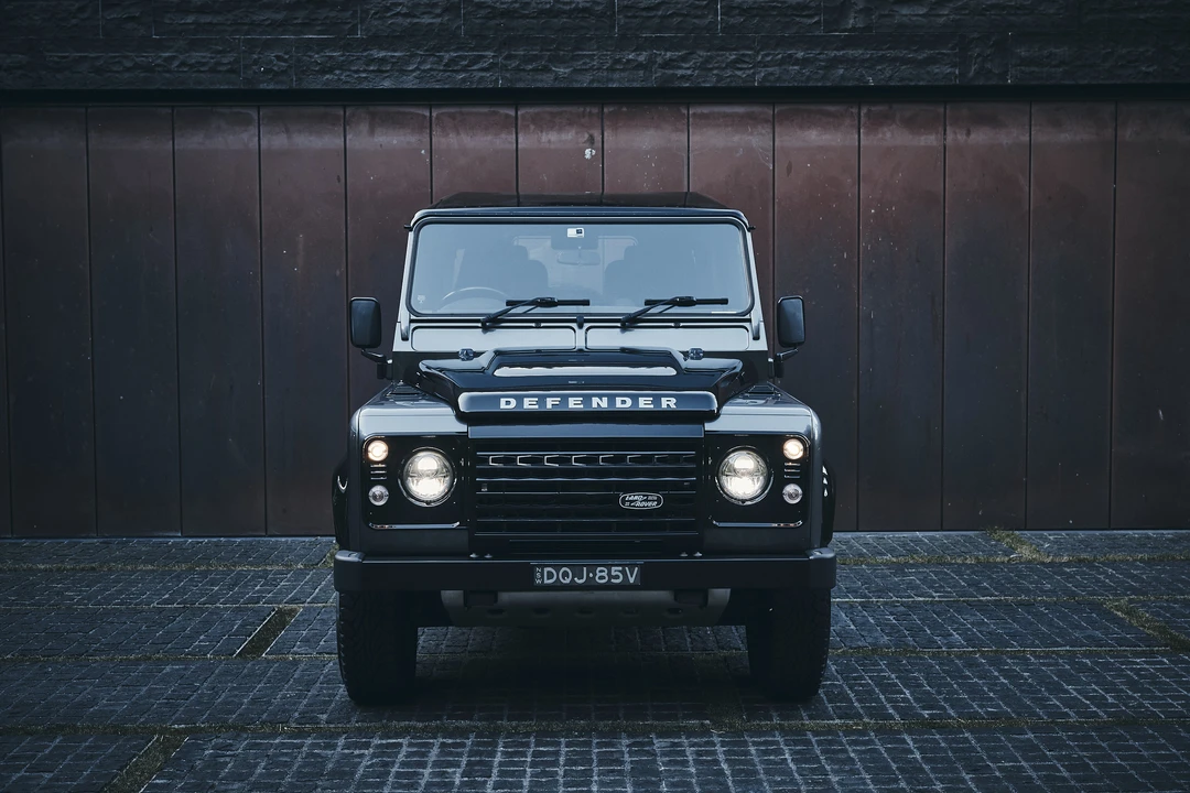 2015 Land Rover Defender 90 - Image 14 of 31