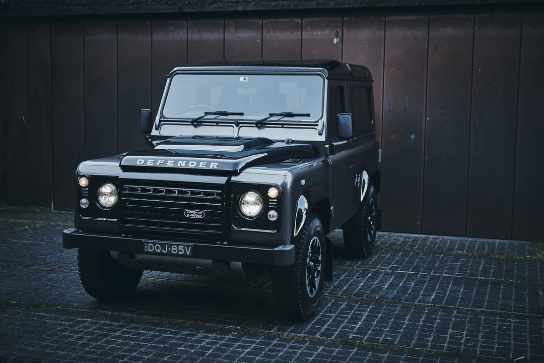 2015 Land Rover Defender 90 - Image 16 of 31
