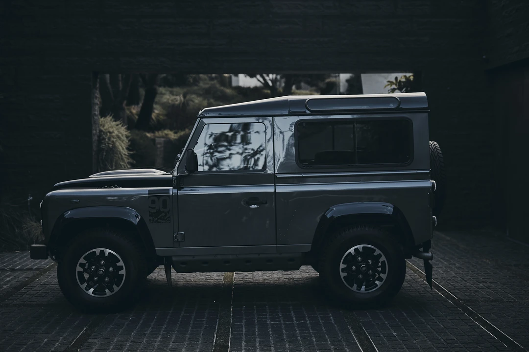 2015 Land Rover Defender 90 - Image 17 of 31