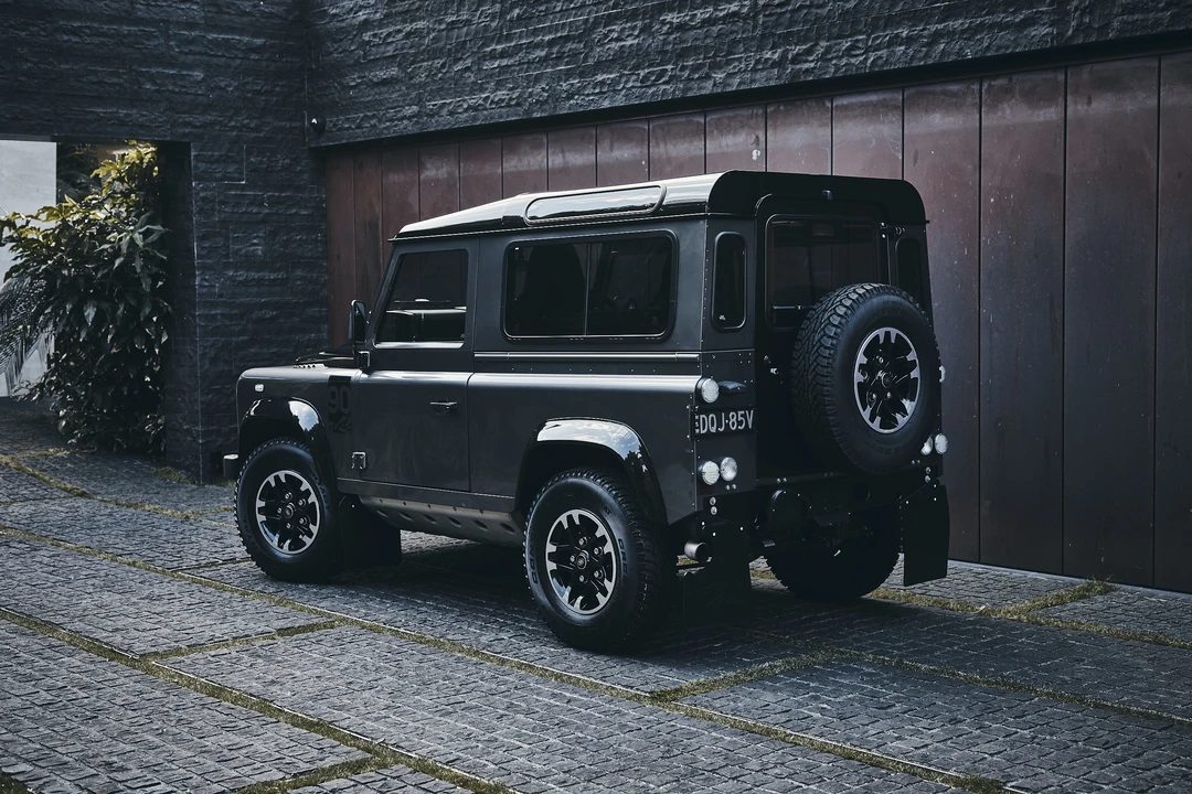 2015 Land Rover Defender 90 - Image 19 of 31