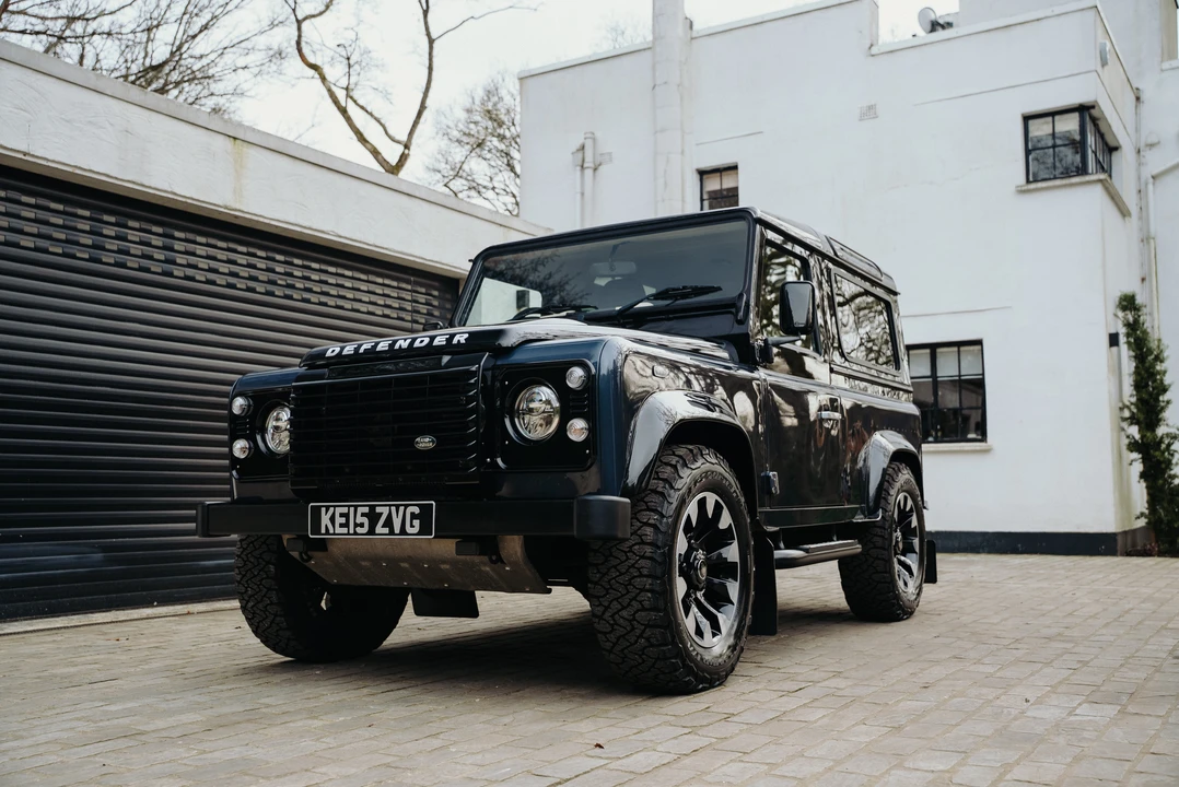 2015 Land Rover Defender 90 - Image 7 of 31