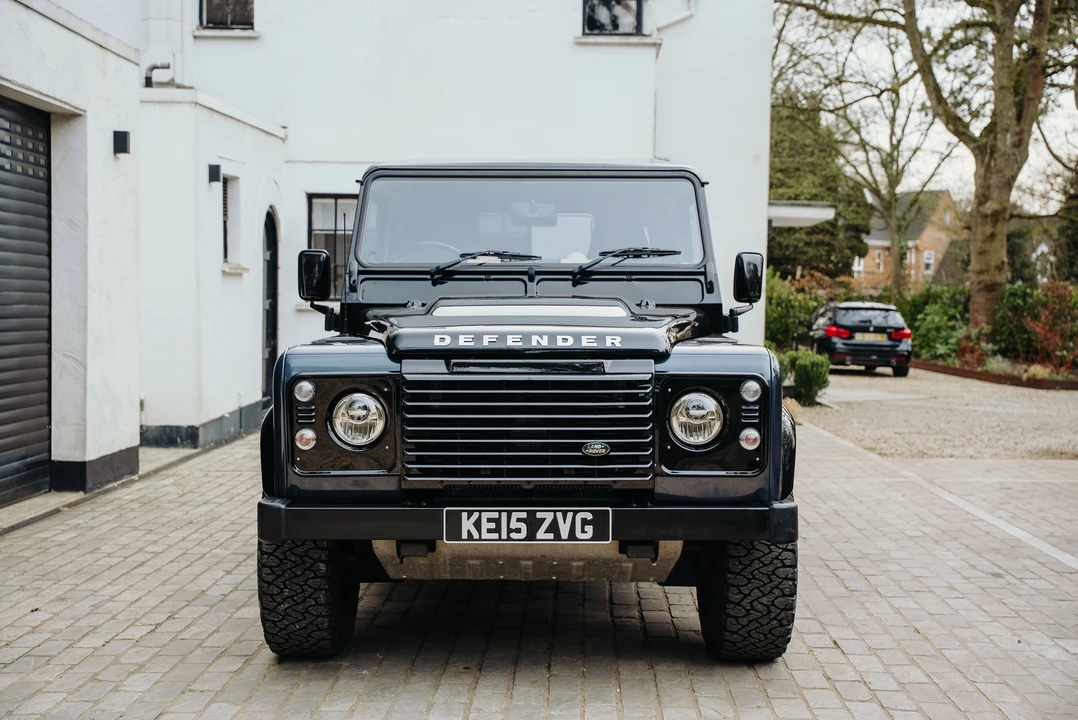 2015 Land Rover Defender 90 - Image 2 of 31