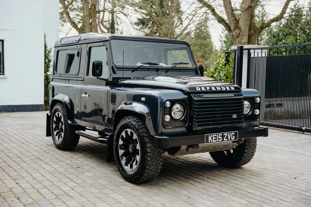 2015 Land Rover Defender 90 - Image 3 of 31