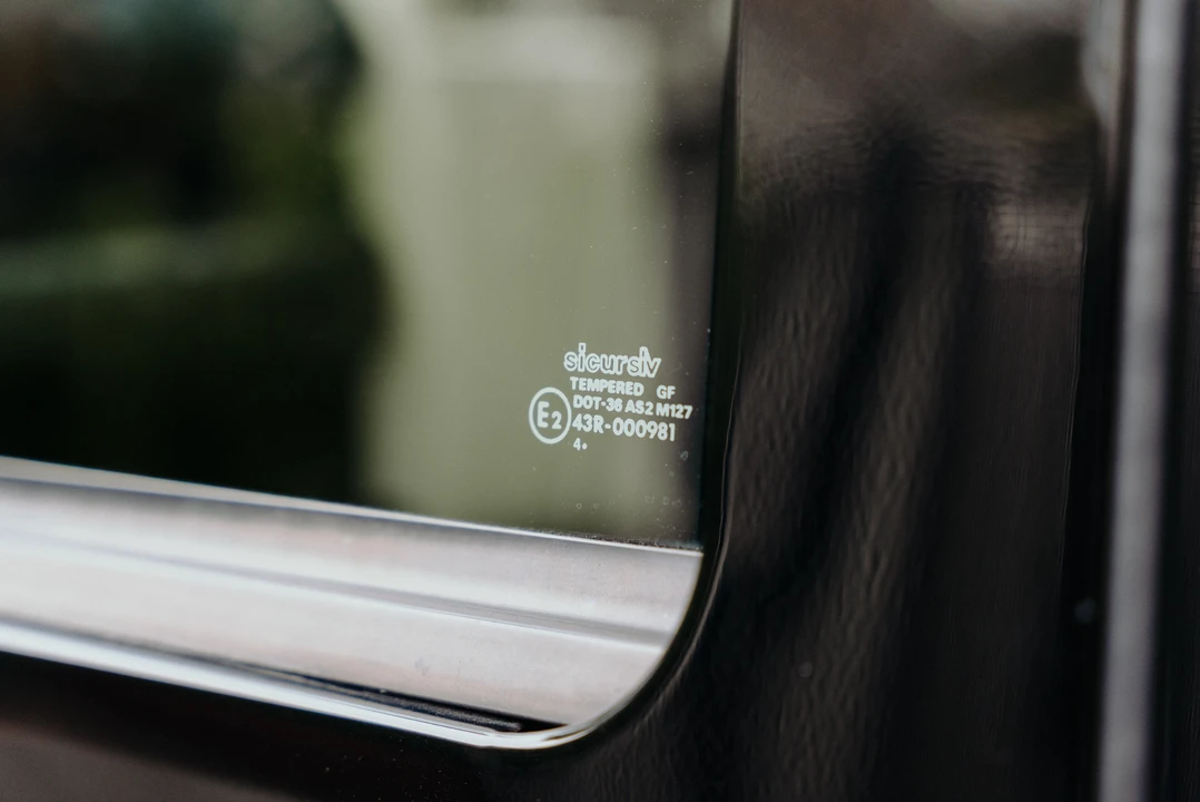 2015 Land Rover Defender 90 - Image 10 of 31