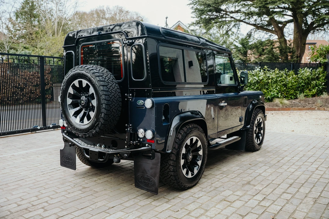 2015 Land Rover Defender 90 - Image 4 of 31