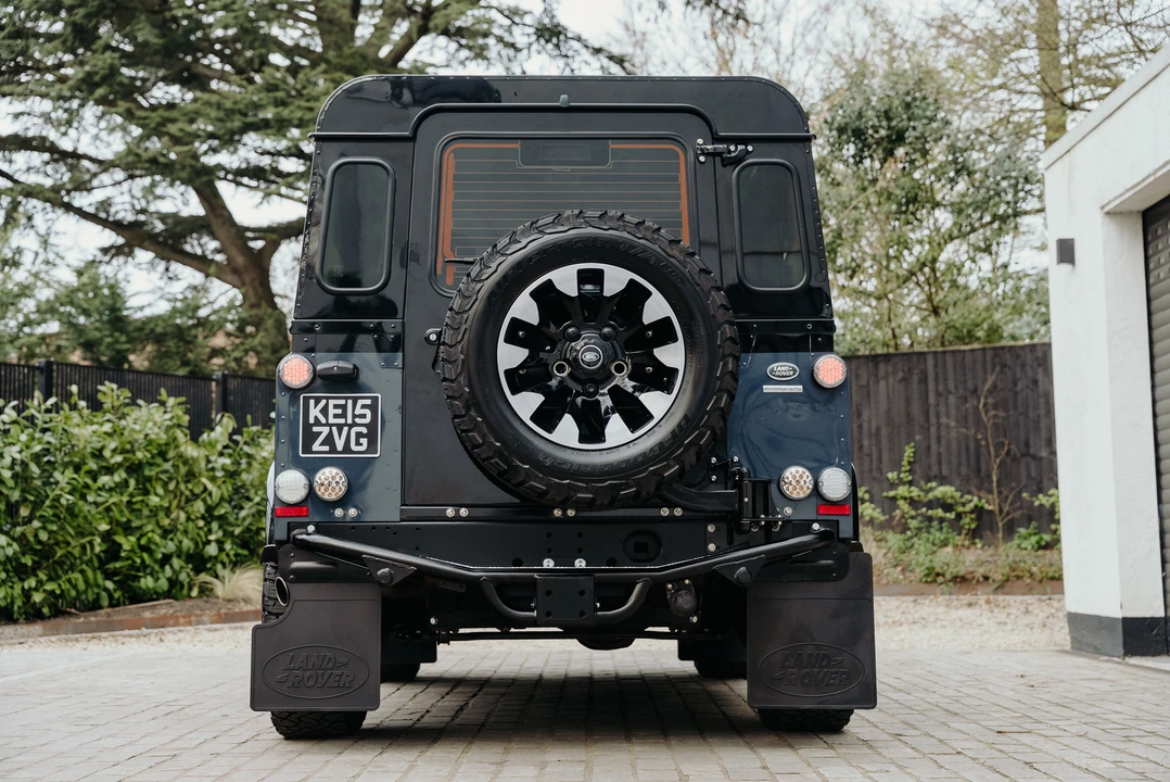 2015 Land Rover Defender 90 - Image 5 of 31