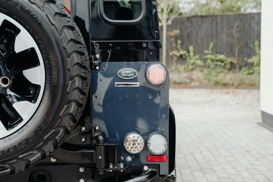2015 Land Rover Defender 90 - Image 23 of 31