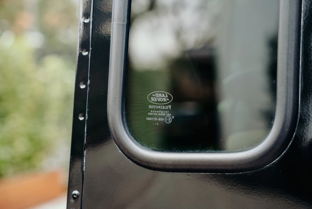 2015 Land Rover Defender 90 - Image 25 of 31