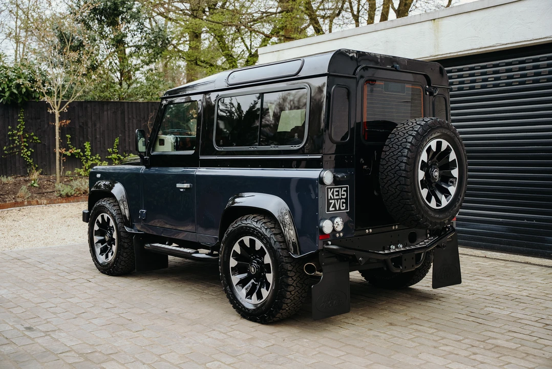 2015 Land Rover Defender 90 - Image 6 of 31