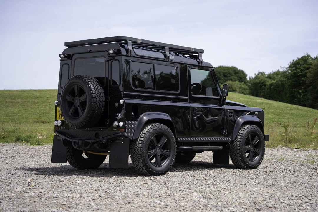 2015 Land Rover Defender 90 - Image 11 of 31