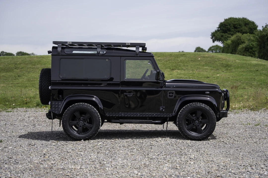 2015 Land Rover Defender 90 - Image 8 of 31