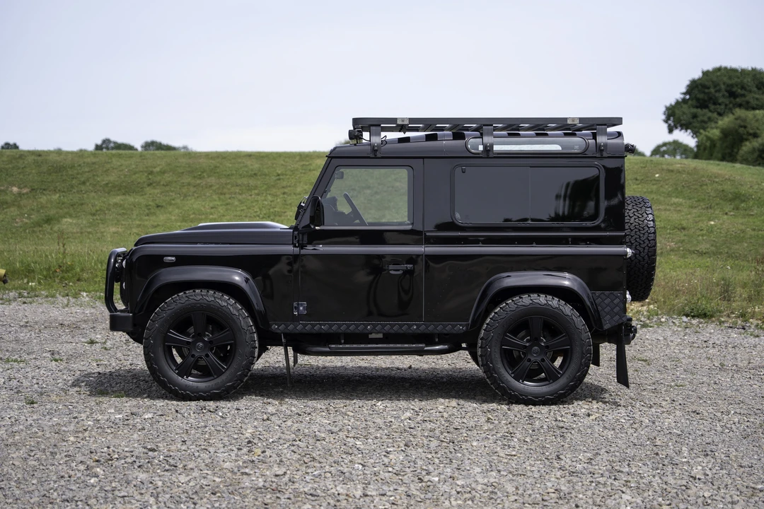 2015 Land Rover Defender 90 - Image 4 of 31