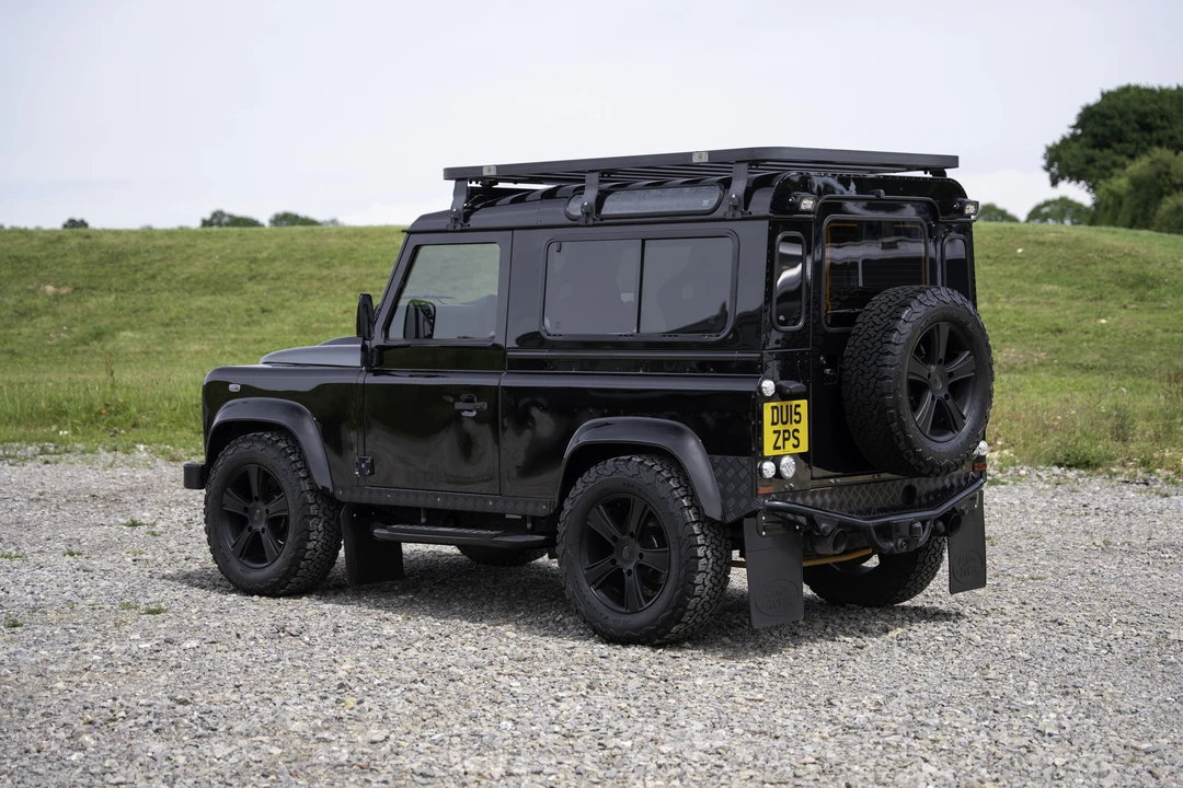 2015 Land Rover Defender 90 - Image 5 of 31