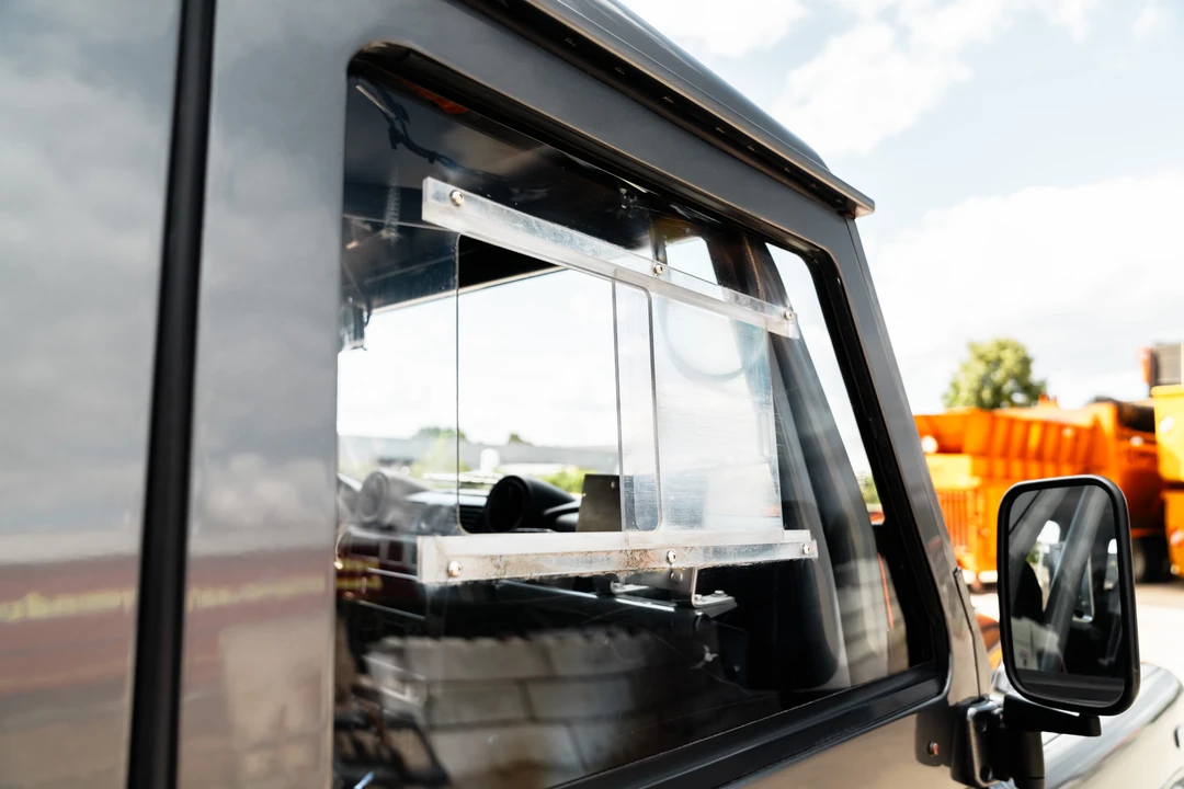 2015 Land Rover Defender 90 - Image 11 of 31
