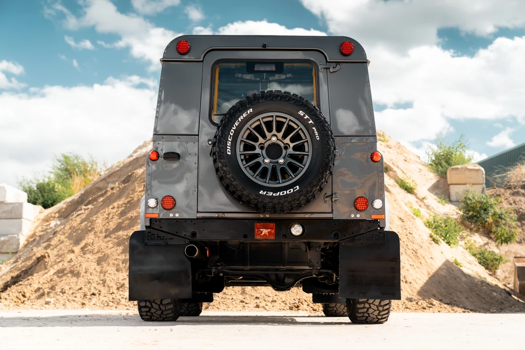 2015 Land Rover Defender 90 - Image 6 of 31