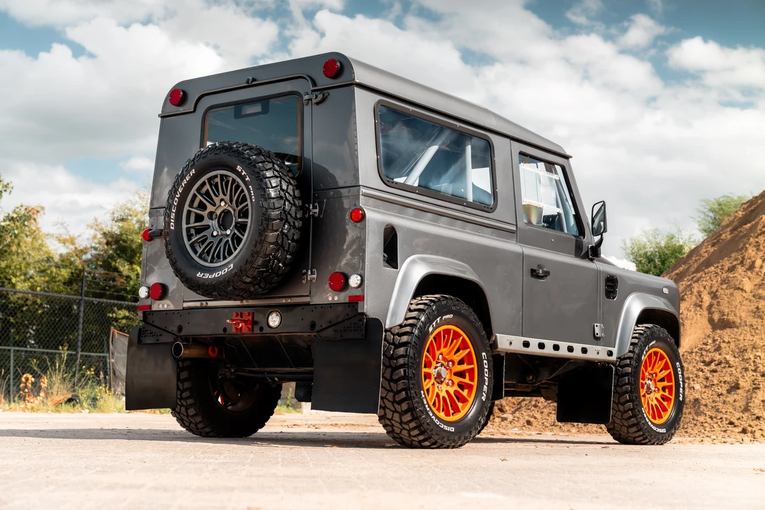 2015 Land Rover Defender 90 - Image 7 of 31