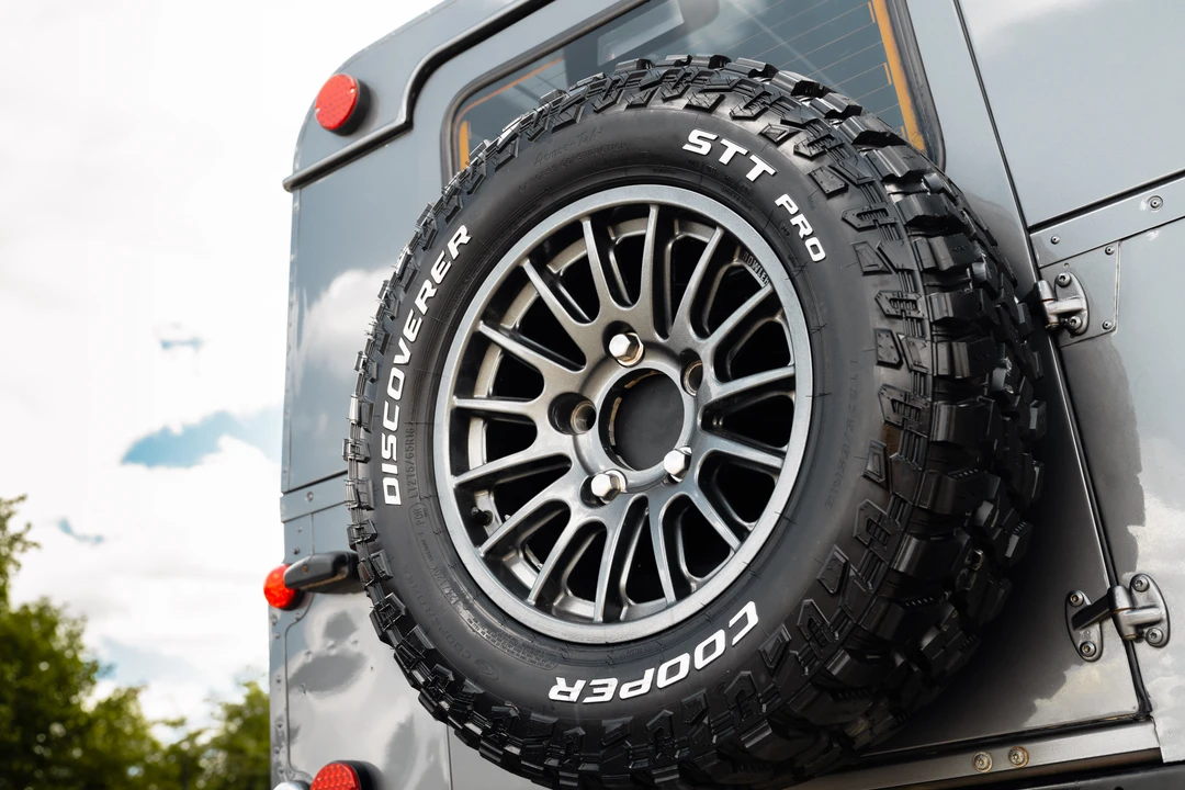 2015 Land Rover Defender 90 - Image 15 of 31